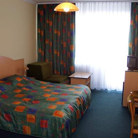 Hotel Magistern Шиофок Экстерьер фото
